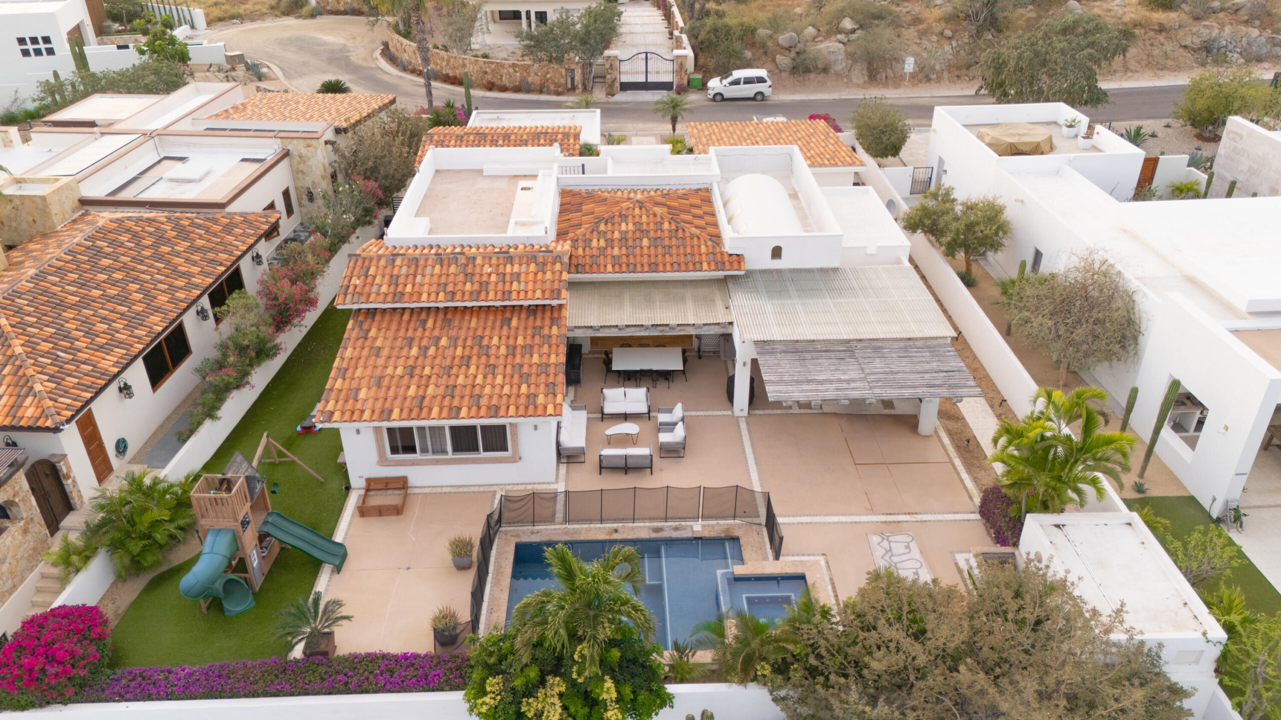 Los Cabos Pedregal Csl Welcome to the house of your dreams, or translated, Casa de los Sueños!! Nestled in the serene and established community of Pedregalito, this fully remodeled, move-in-ready home combines contemporary style with expansive living spaces. Just steps from the iconic Pedregal Beach, Casa de los Sueños features breathtaking ocean for sale