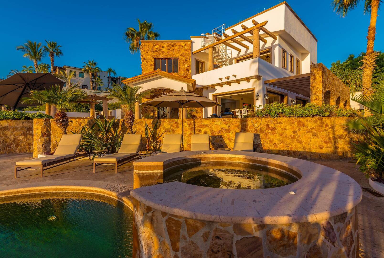 Los Cabos Cresta Del Mar Located in the gated and guarded community of Cresta del Mar, Casa Marcus sits perched well above street level affording it amazing ocean and arch for sale
