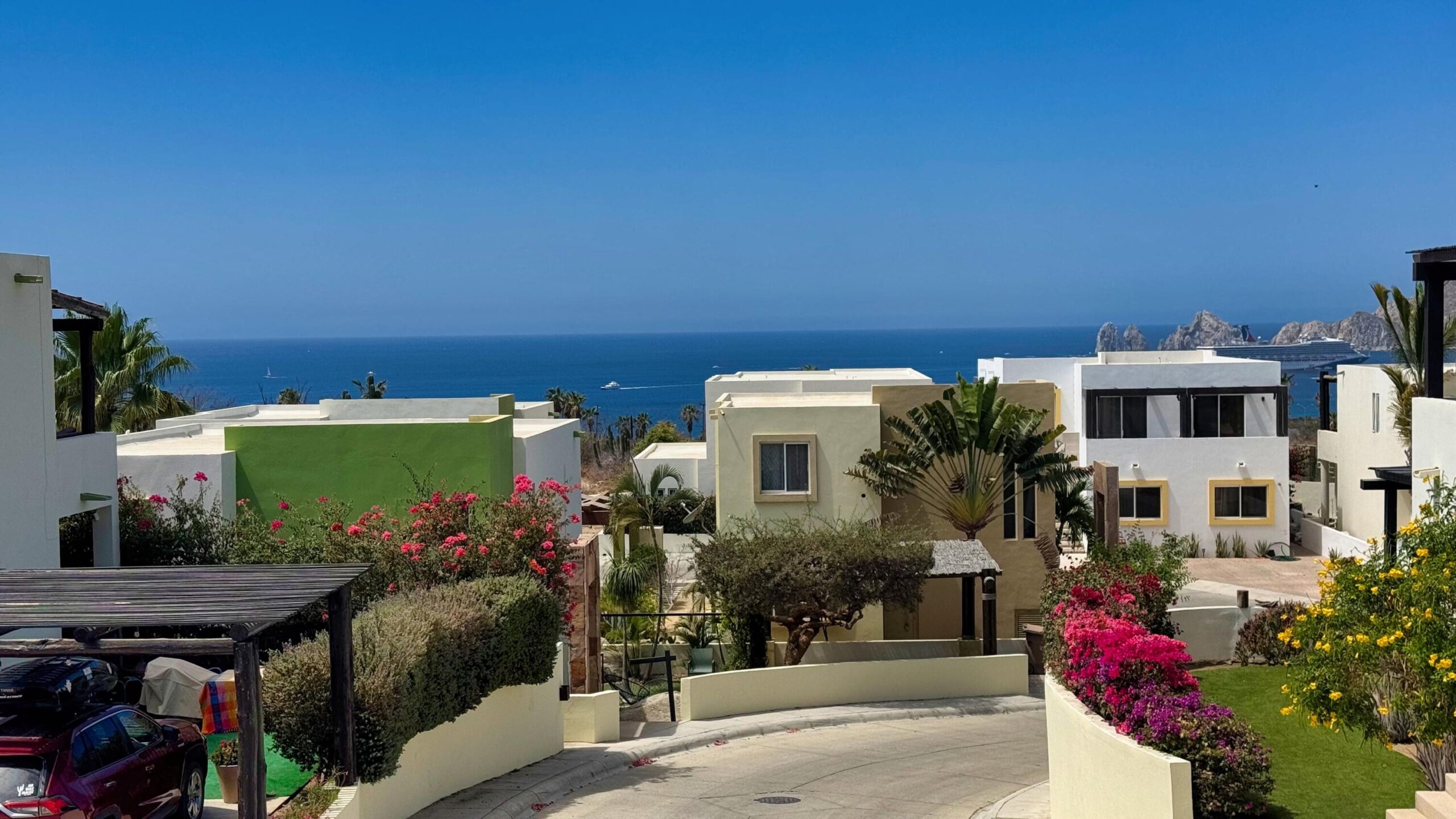 Los Cabos Magisterial Located in a residential area with excellent appreciation and high rental demand, this duplex is an outstanding opportunity for investors or buyers looking to build equity through light renovations. Both apartments are included in the sale as one deeded property. The neighborhood continues to grow in popularity due to its strategic location and accessibility, making this property an attractive option for rental income or long-term investment. Ubicado en una zona residencial de excelente plusvalía y alta demanda de rentas, este dúplex representa una magnífica oportunidad para inversionistas o compradores interesados en generar patrimonio mediante remodelaciones ligeras. Ambos departamentos están incluidos en la venta como una sola propiedad escriturada. La colonia continúa aumentando su popularidad gracias a su ubicación estratégica y accesibilidad, convirtiendo esta propiedad en una excelente opción para generar ingresos por renta o inversión a largo plazo. – Punta Arena F-4, Cabo Corridor, BS