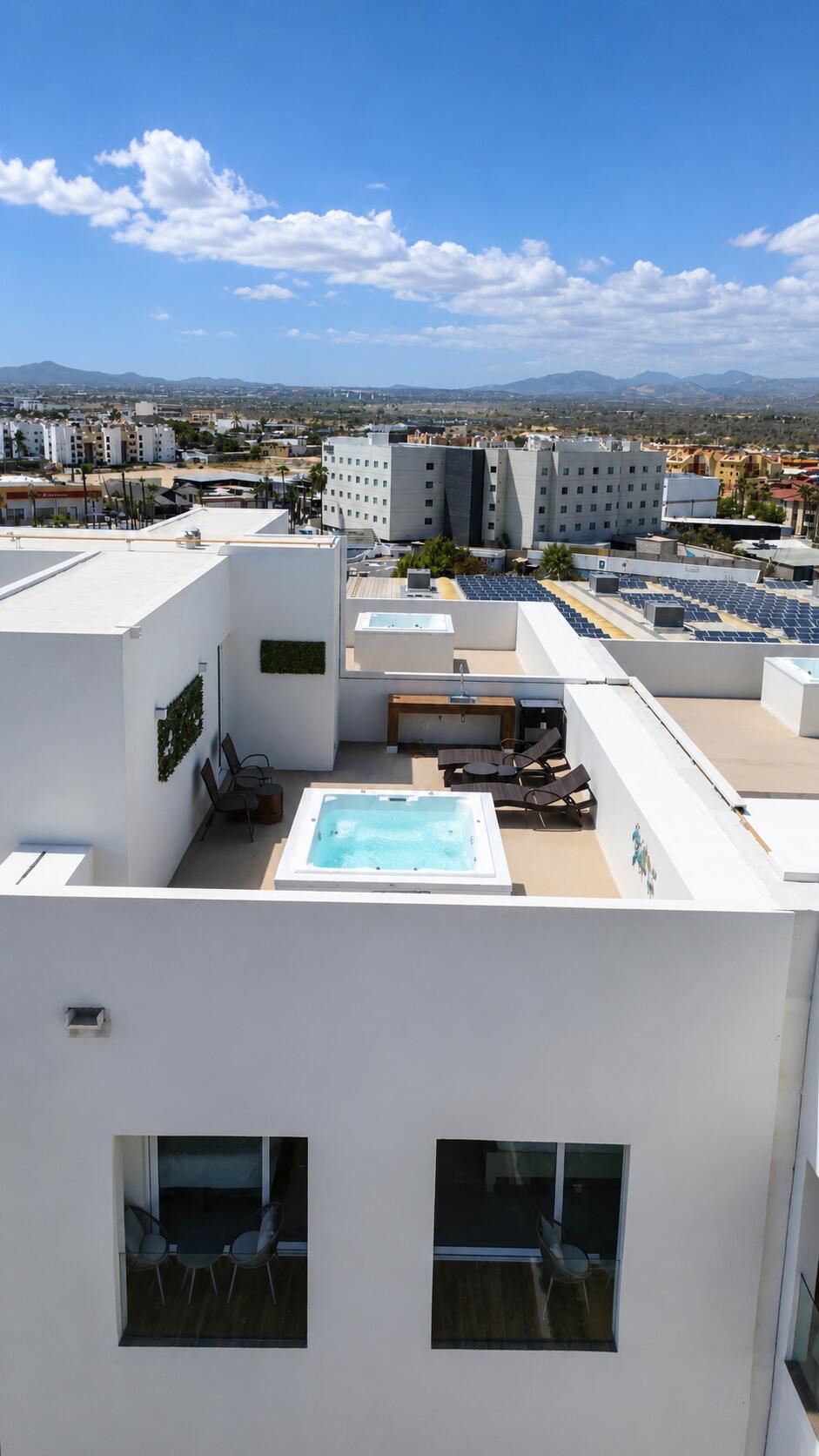Los Cabos Marea Los Cabos Departamento de 2 recámaras y 3 baños completos en Marea Los Cabos. Se entrega totalmente amueblado y equipado, listo para habitar o generar ingresos por renta. Cuenta con roof privado con jacuzzi, acabados contemporáneos y una ubicación privilegiada a pocos minutos de Playa El Médano, la Marina de Cabo San Lucas, restaurantes, comercios y servicios.Fully furnished and equipped 2-bedroom, 3-bathroom condo at Marea Los Cabos. Features a private rooftop with jacuzzi, contemporary finishes, and an excellent location just minutes from Medano Beach, the Cabo San Lucas Marina, restaurants, shopping, and essential services – 603 Marea, Cabo San Lucas, Cabo San Lucas, BS